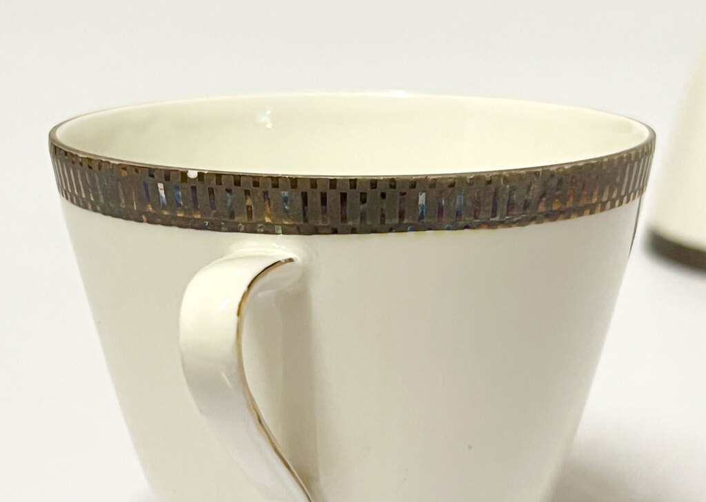 Monika porcelain cup set with cream dish