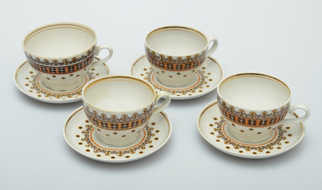 Set of porcelain cups (4 pcs.)