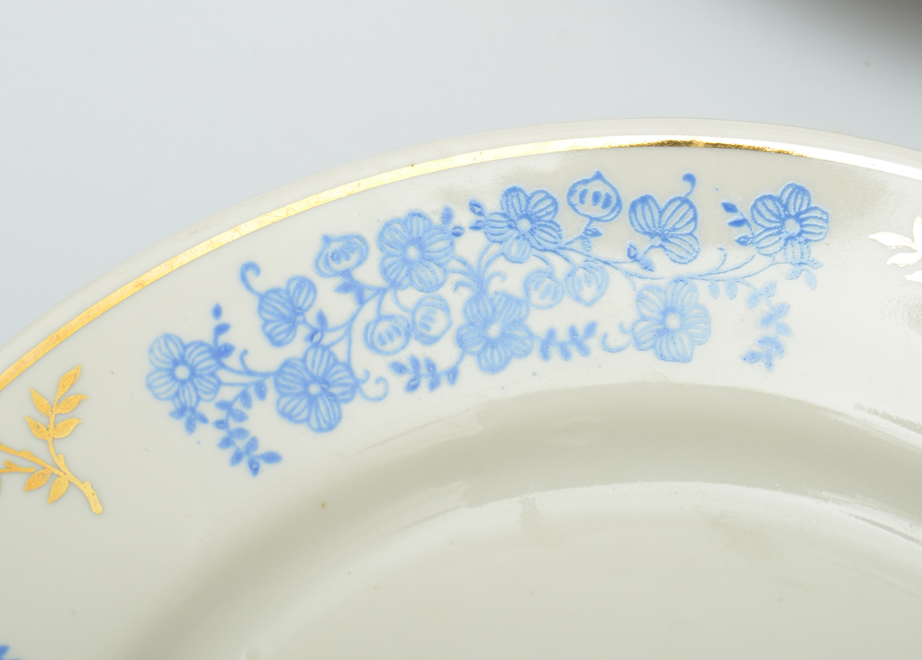 A selection of Riga porcelain plates (7 pcs.)