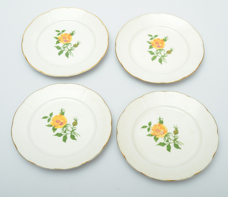 Set of porcelain dessert plates (4 pcs.)