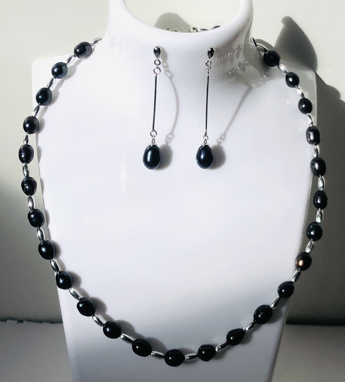 Freshwater pearl necklace with silver earrings 925 proof