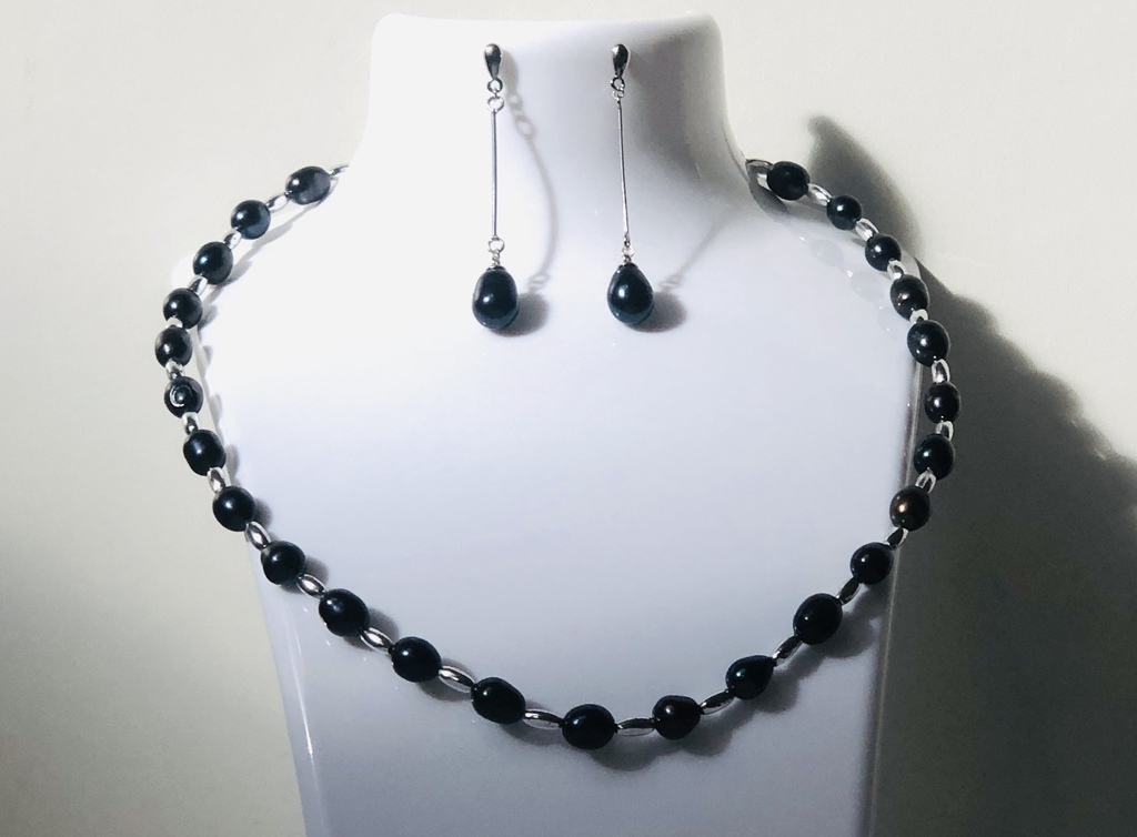 Ожерелье из пресноводного жемчуга с серебряными серьгами 925 пробы