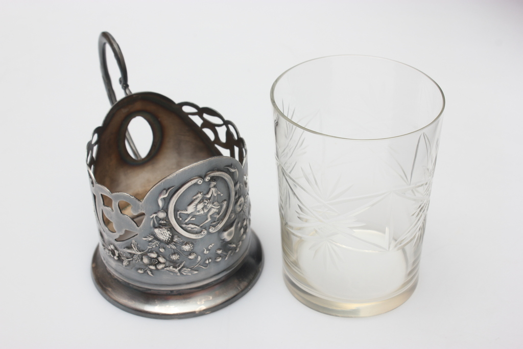Metal teacup holder with glass cup