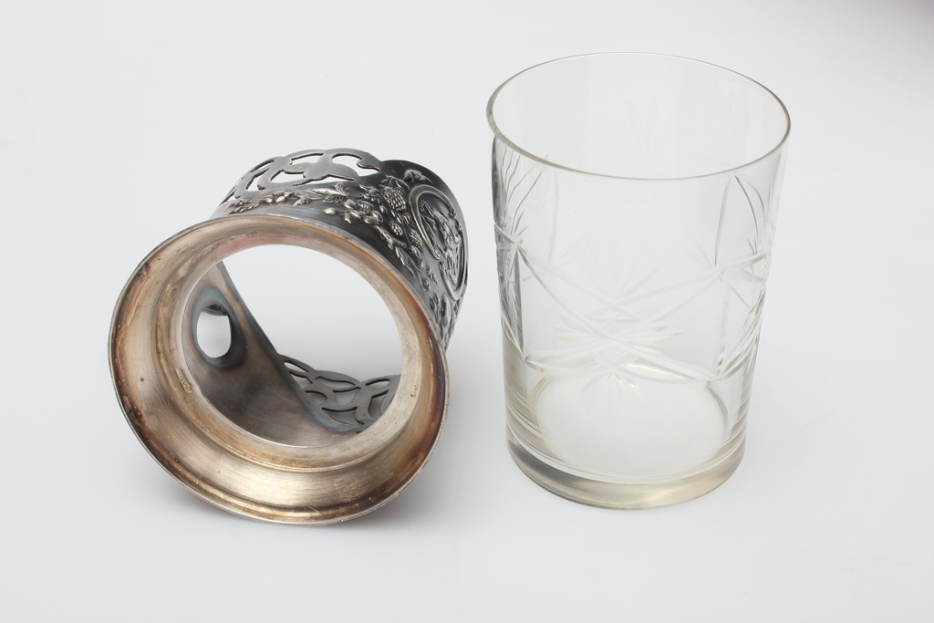 Metal teacup holder with glass cup