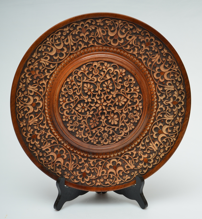 Decorative wooden plate with a floral motif
