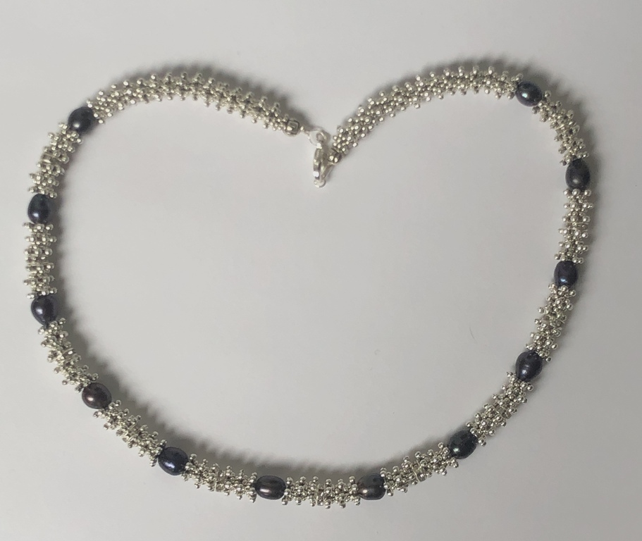 Freshwater pearl necklace with silver and metal elements