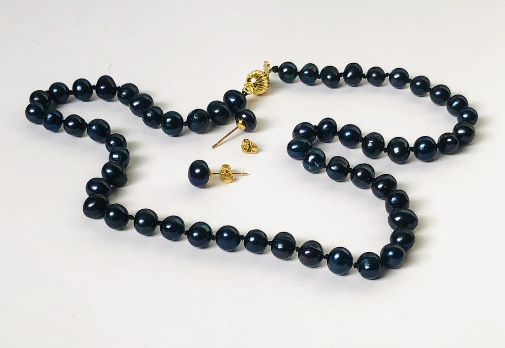 Ожерелье из черного пресноводного жемчуга с серьгами. Серебро с покрытием из 18-каратного золота