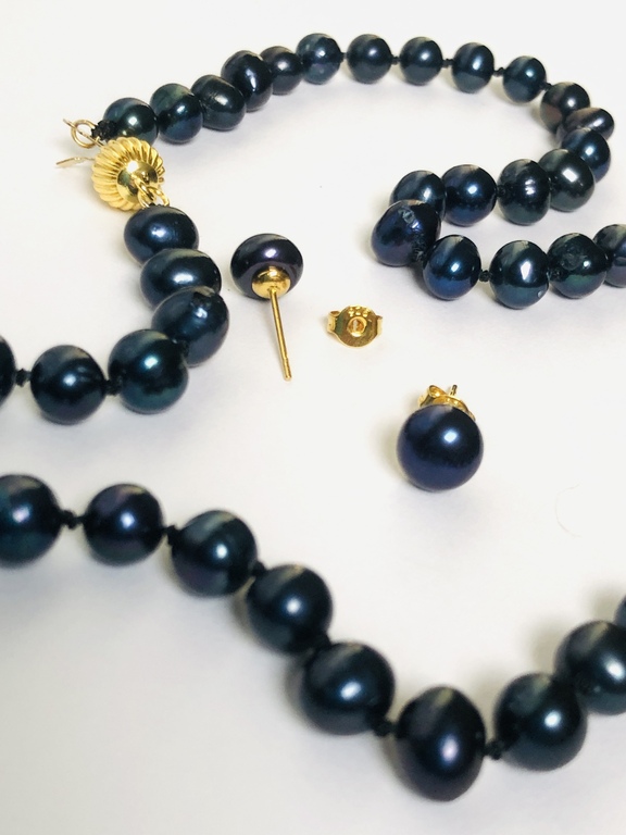 Ожерелье из черного пресноводного жемчуга с серьгами. Серебро с покрытием из 18-каратного золота