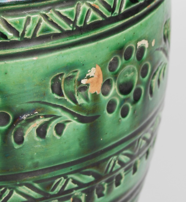 Зеленая керамическая ваза