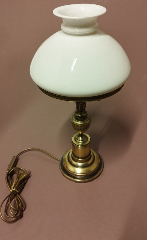 Настольная лампа в классическом стиле