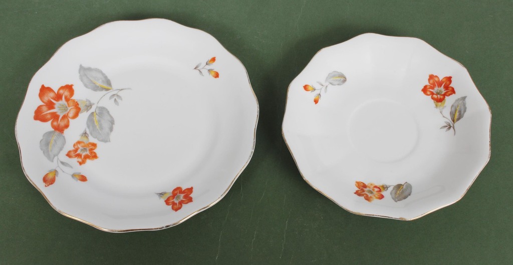 Porcelain saucer and dessert plate 2 pcs.