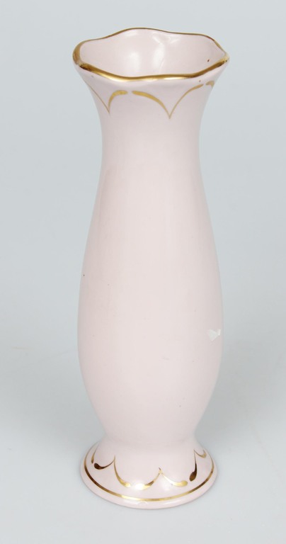 Рижская фарфоровая розовая ваза с позолотой