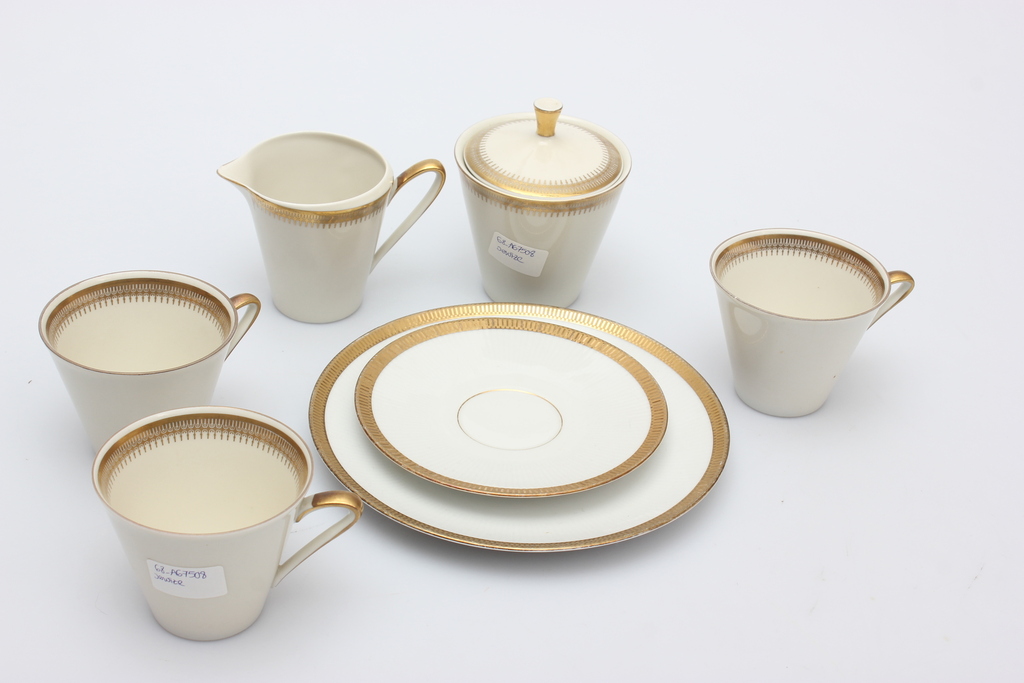 Incomplete porcelain coffee service for 3 persons
