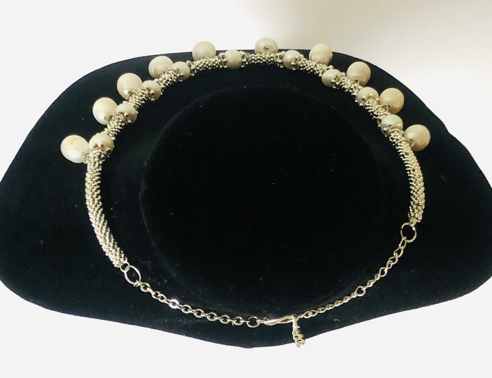 Freshwater pearl necklace with other metal elements