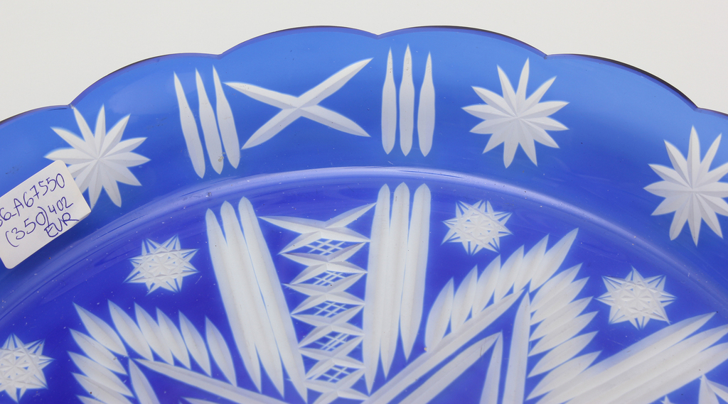 Cтеклянная синяя сервировочная тарелка Илгуциемс
