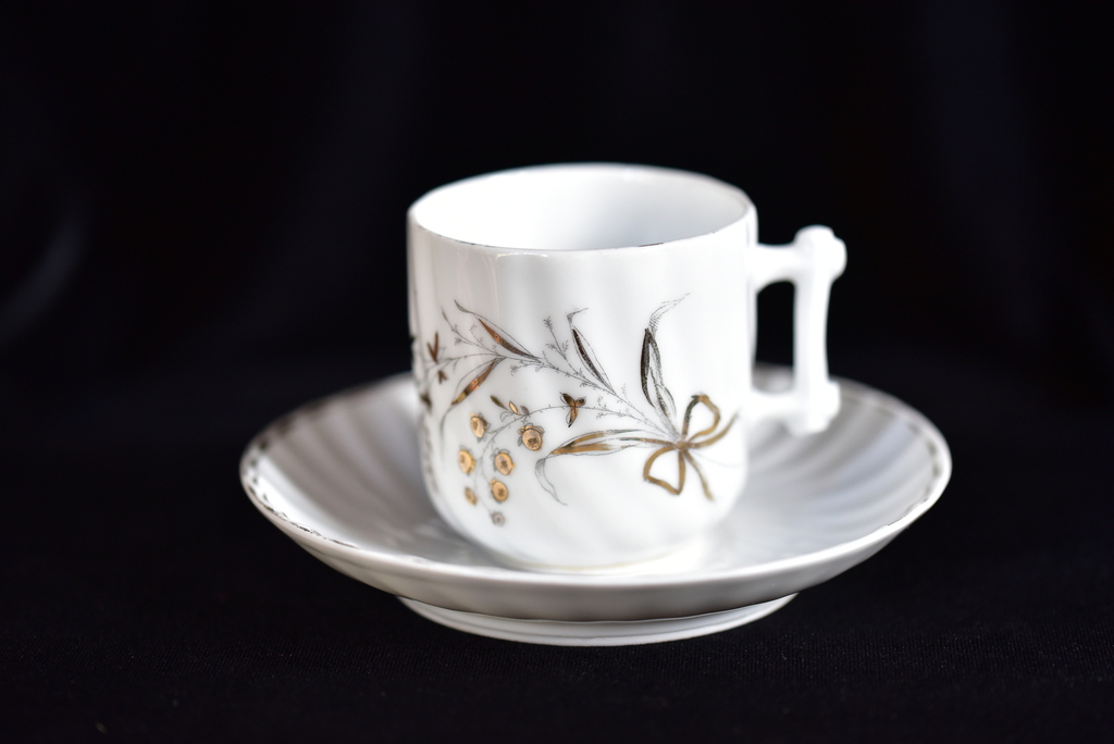 Porcelain tea couple, Kuznetsov factory?
