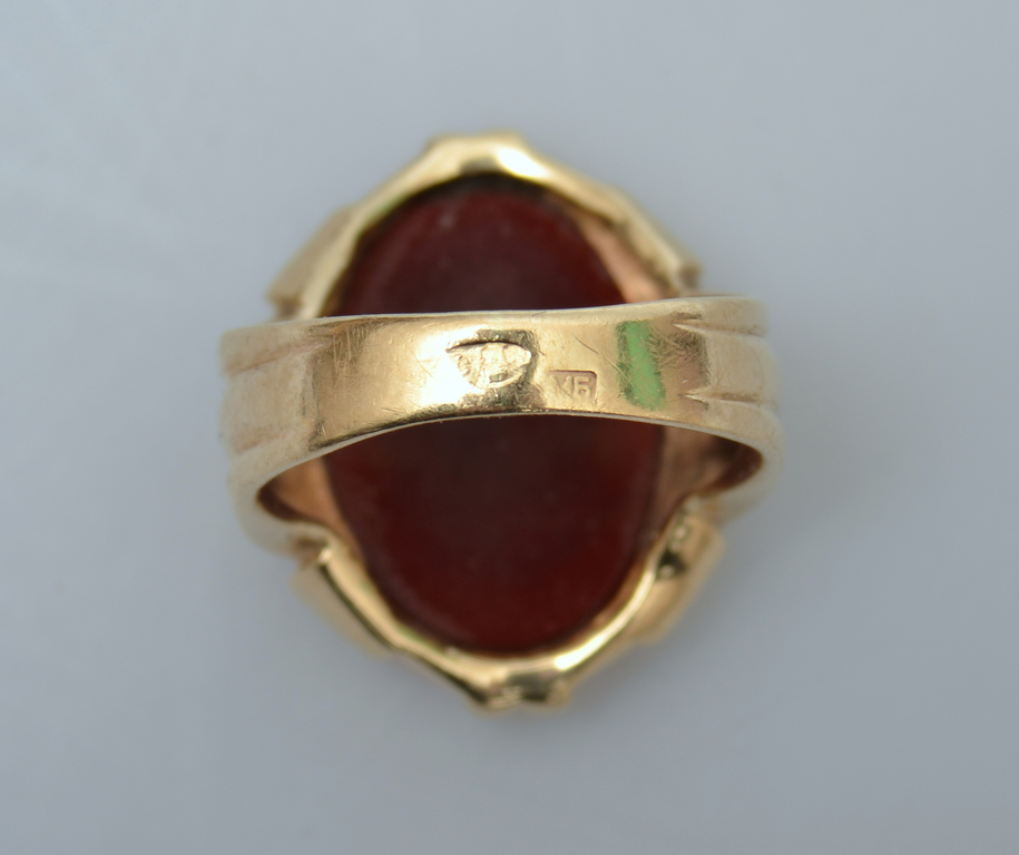 Золотое кольцо с сердаликом