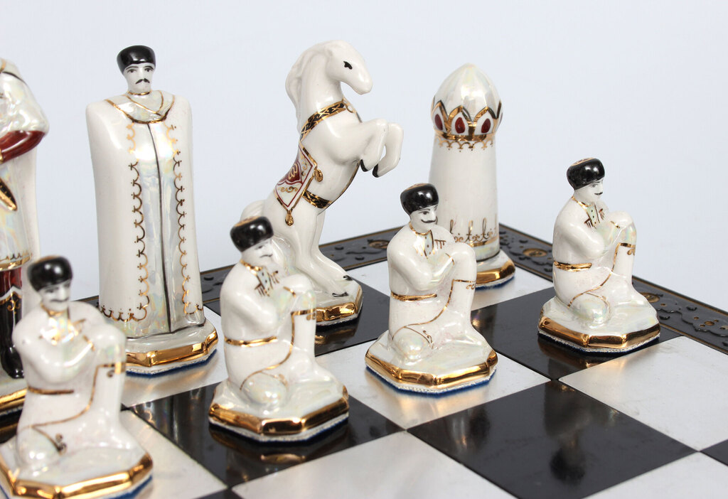 Фарфоровый шахматный набор