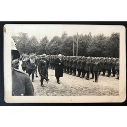 Prezidents Kārlis Ulmanis atklāj militāri parādi Esplanādē 1934.gada jūlijā.