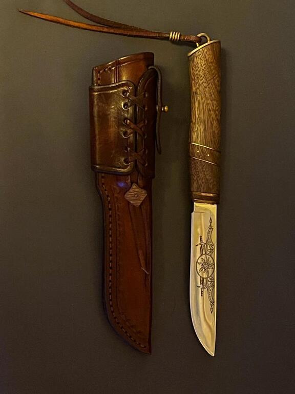 A knife with a leather sheath