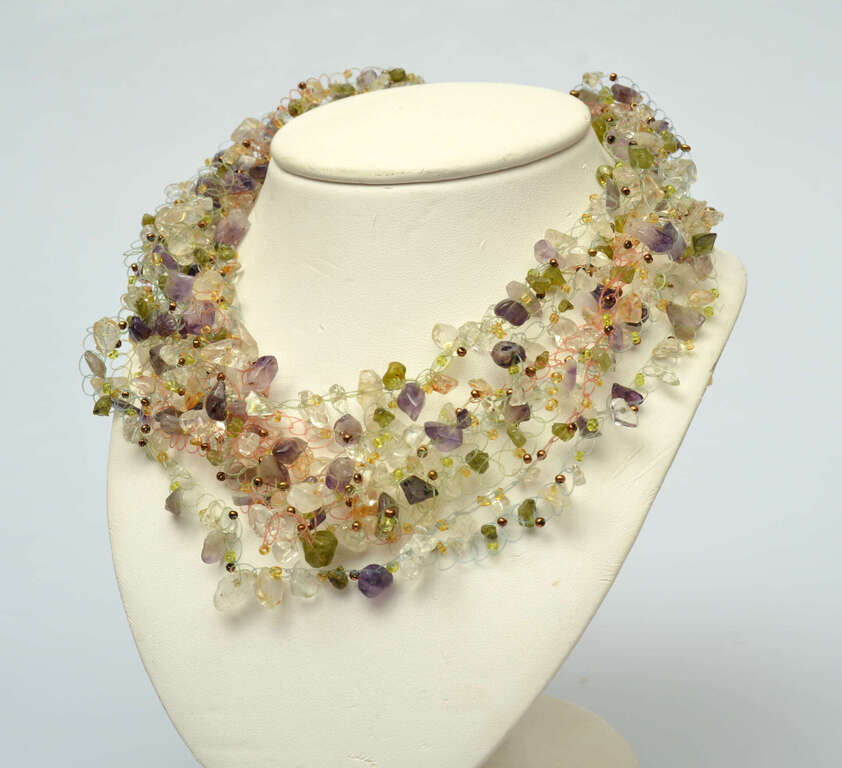 Necklace with amethysts and agates
