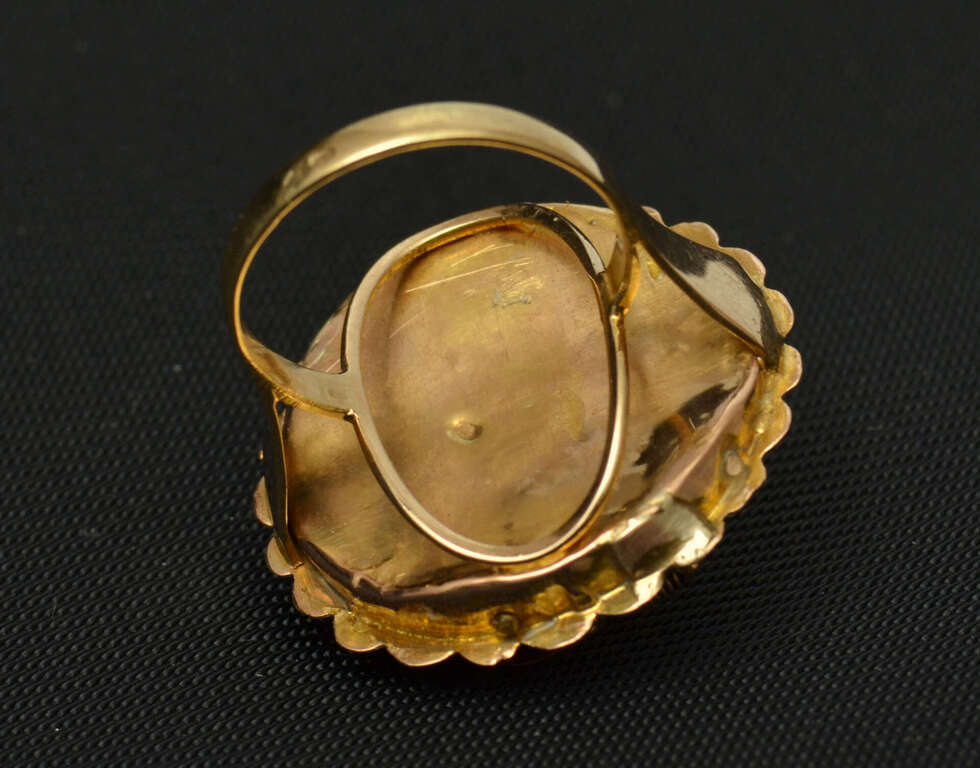 A large and luxurious gold ring