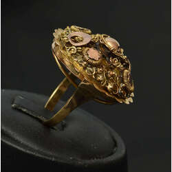 A large and luxurious gold ring