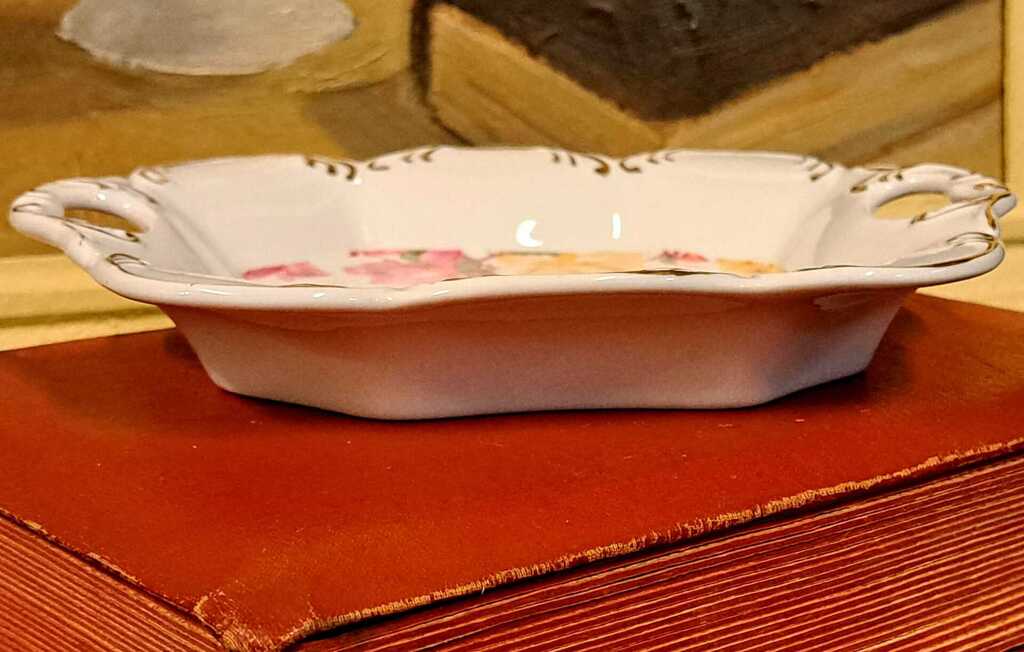 Старинная сервировочная тарелка, без штампа. 20 см * 16 см * 4 см