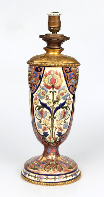 Majolica table lamp with metal finish