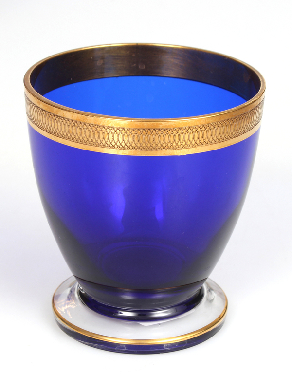 Zilā stikla vāze un  glāze ar zeltījumu