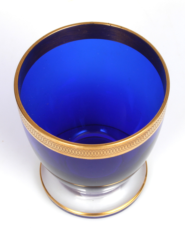 Zilā stikla vāze un  glāze ar zeltījumu