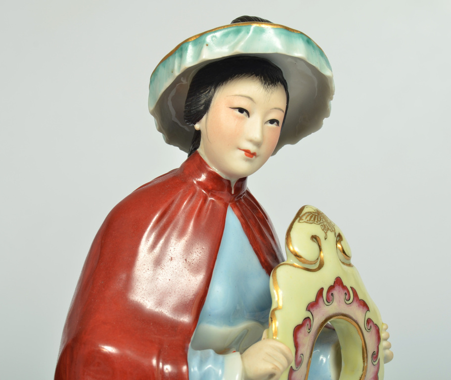 Porcelain figure ''Chinese man with a hat''