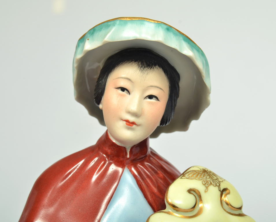 Porcelain figure ''Chinese man with a hat''