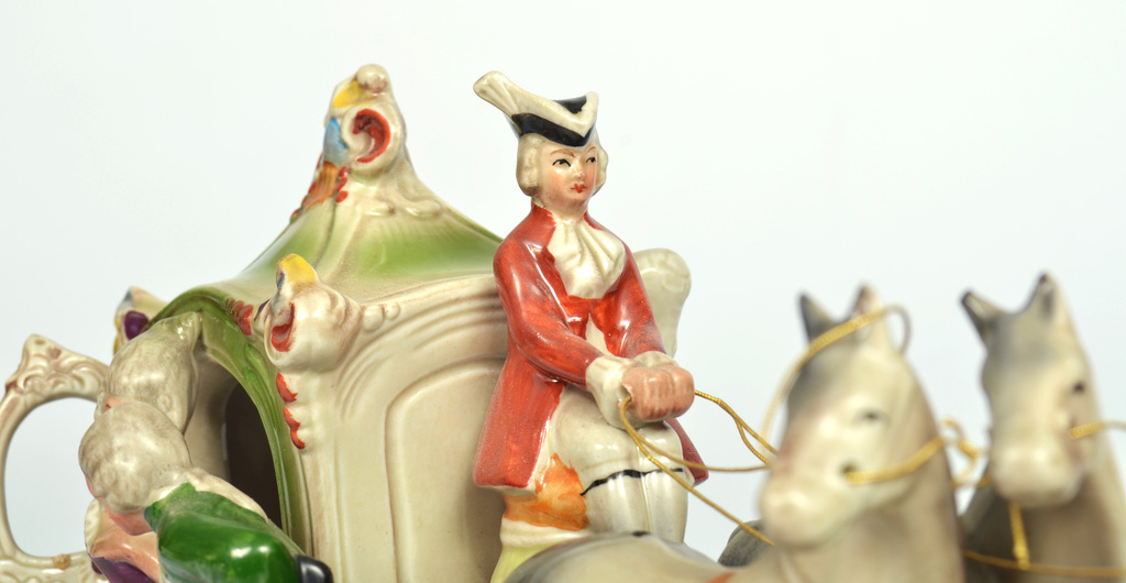 Porcelain figure Chariot