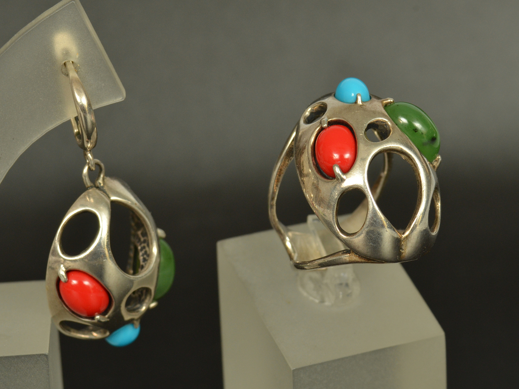 Комплект серебряных украшений - кулон, кольцо и серьги
