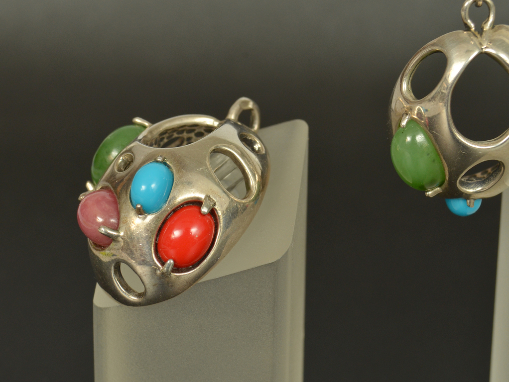 Комплект серебряных украшений - кулон, кольцо и серьги
