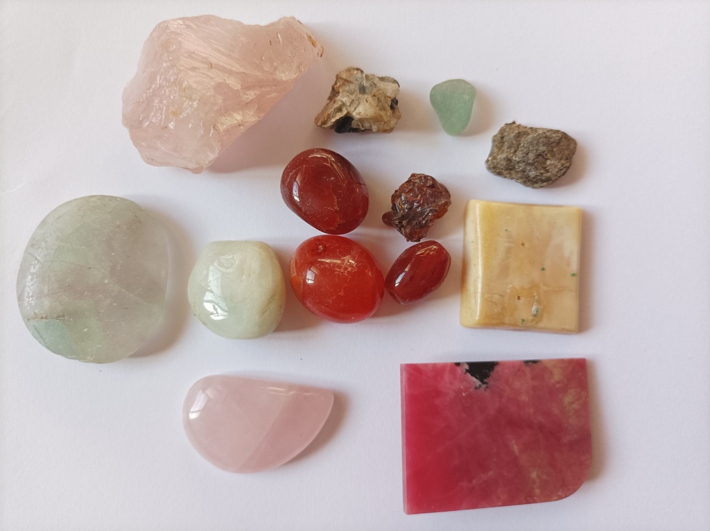 A set of minerals and ornamental stones, 13 pieces.