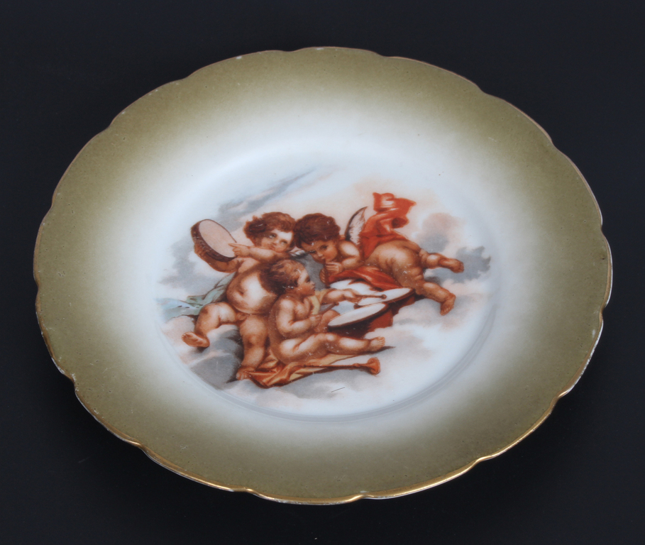 Porcelain plates (3 pcs)