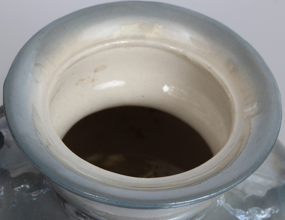 Divas keramikas kannas 