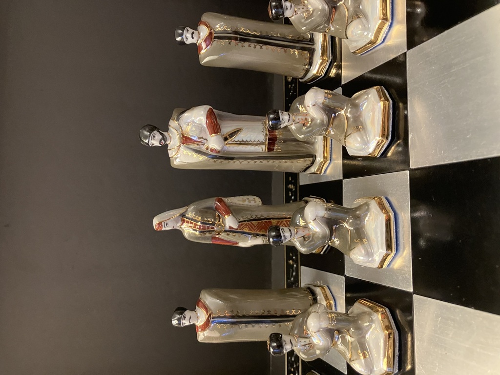porcelāna šaha komplekts