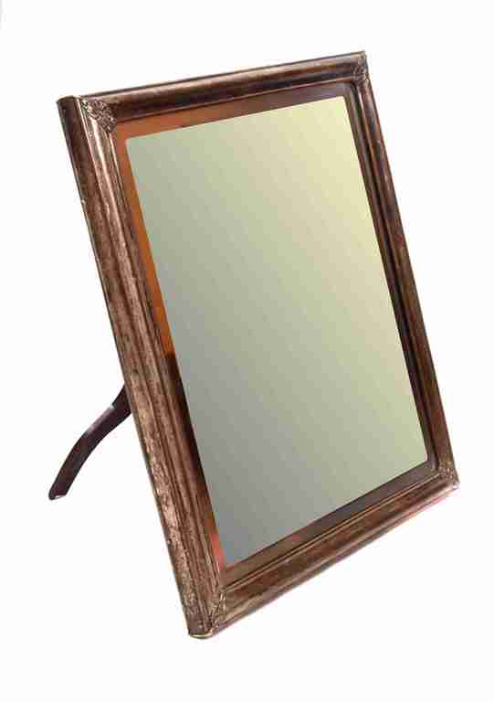 Зеркало с серебряной отделкой