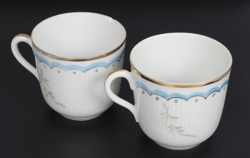 Porcelain cups with saucers (2 pcs)