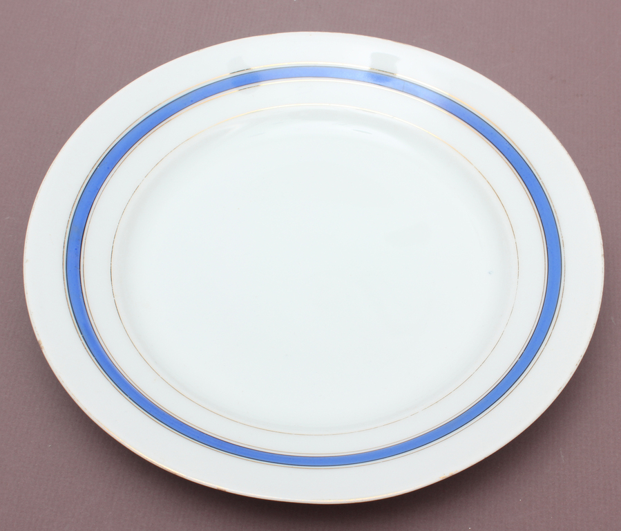 Porcelain dinner plate