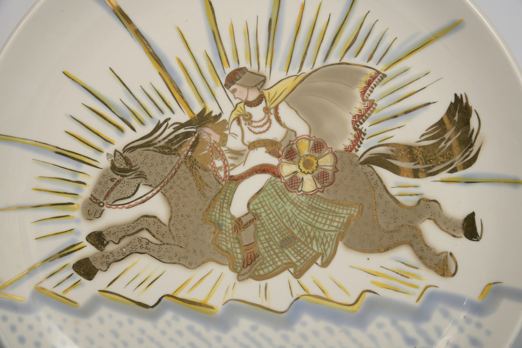 Porcelāna šķīvis ''Zelta zirgs''