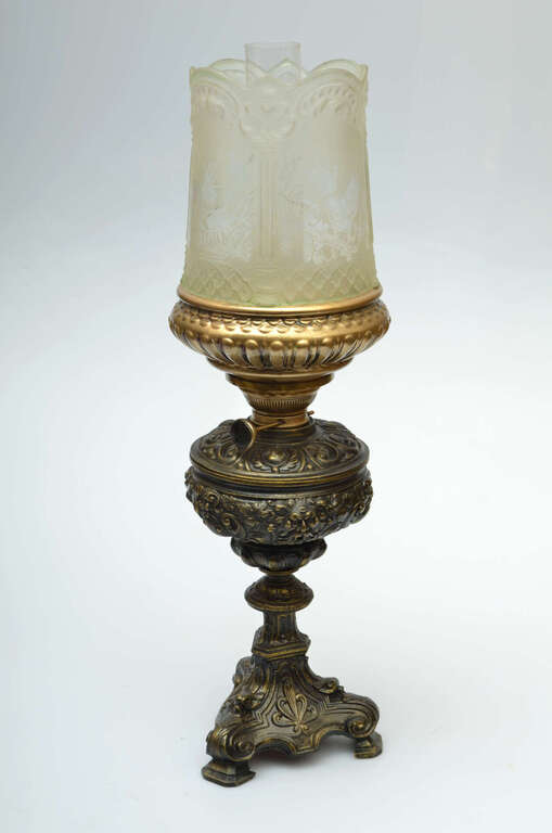 Kerosene lamp in baroque style