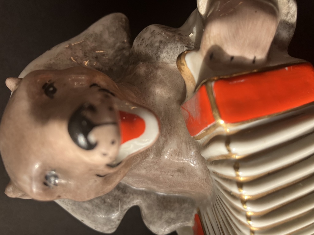 porcelain figure statuette bear with accordion