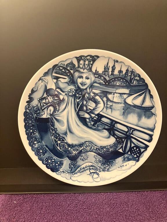 Rīgas Pērle-Pearl of Riga Meisenes porcelāna fabrikas šķīvis