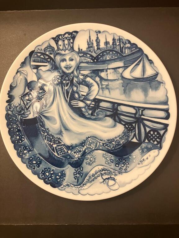 Rīgas Pērle-Pearl of Riga Meisenes porcelāna fabrikas šķīvis