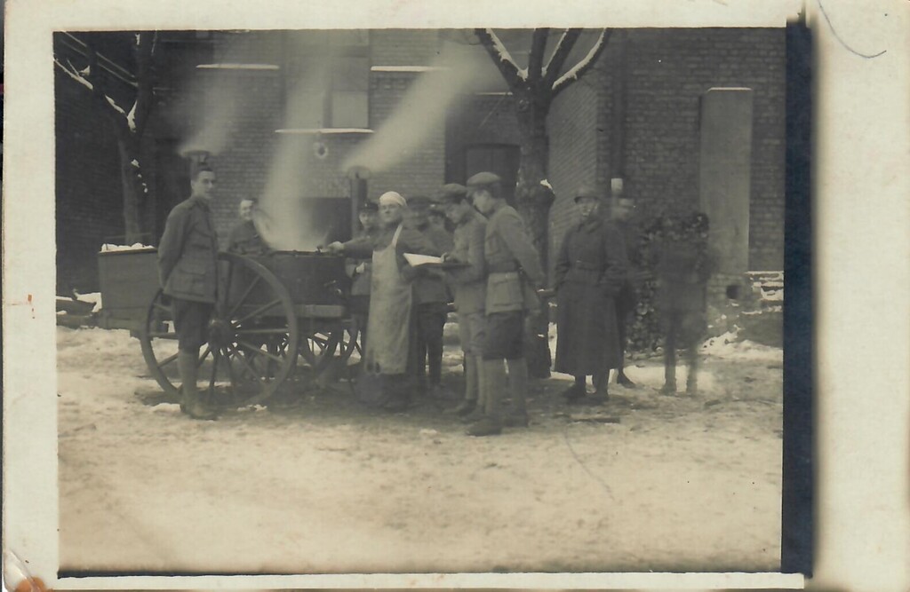 Латвийская армия. Рига, 1922 год. На казарменной кухне. А. Фёцельс.