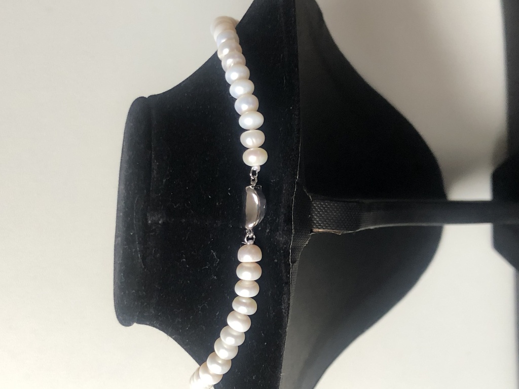 White freshwater pearl necklace with silver clasp